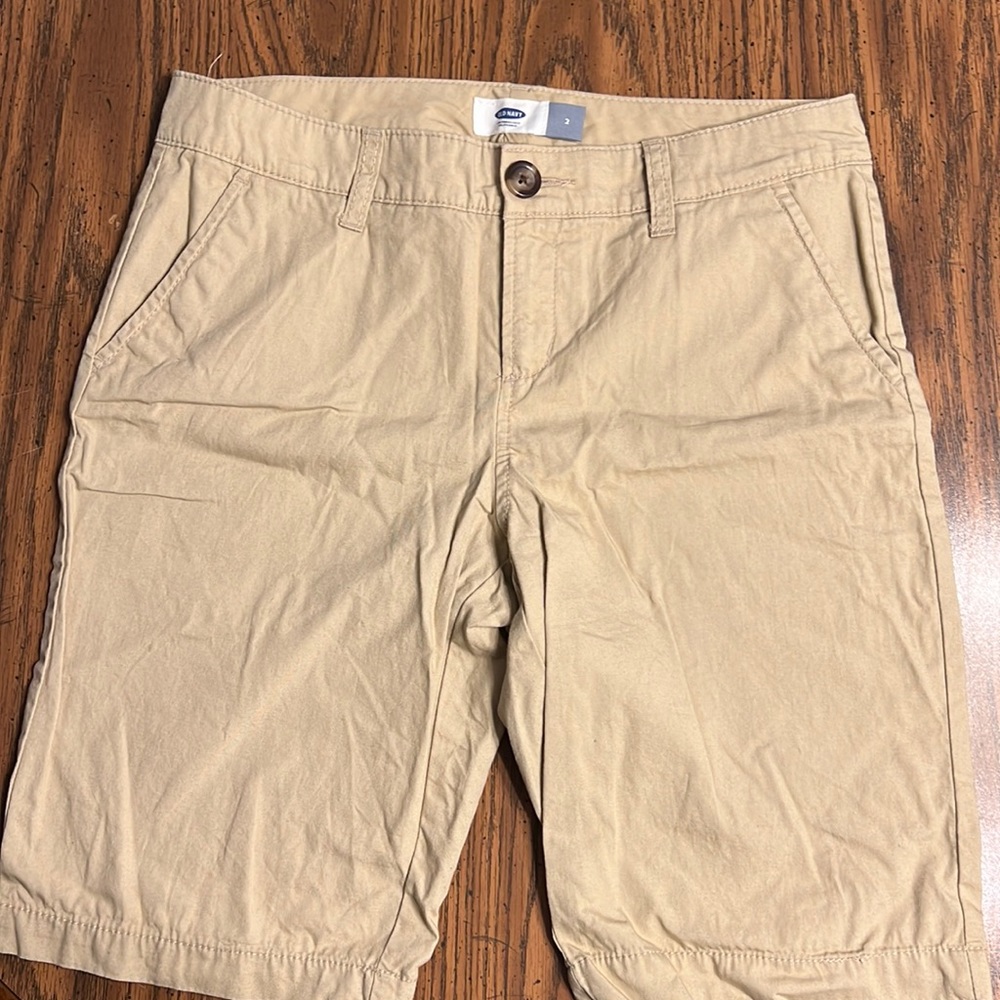 Woman’s flat front chino shorts.